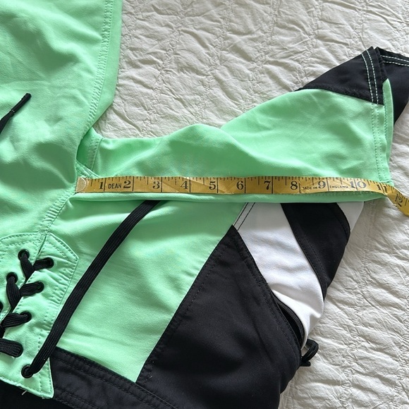 Fox youth size 7 sports shorts with zip pocket, lime, green, and black-white - Picture 11 of 13